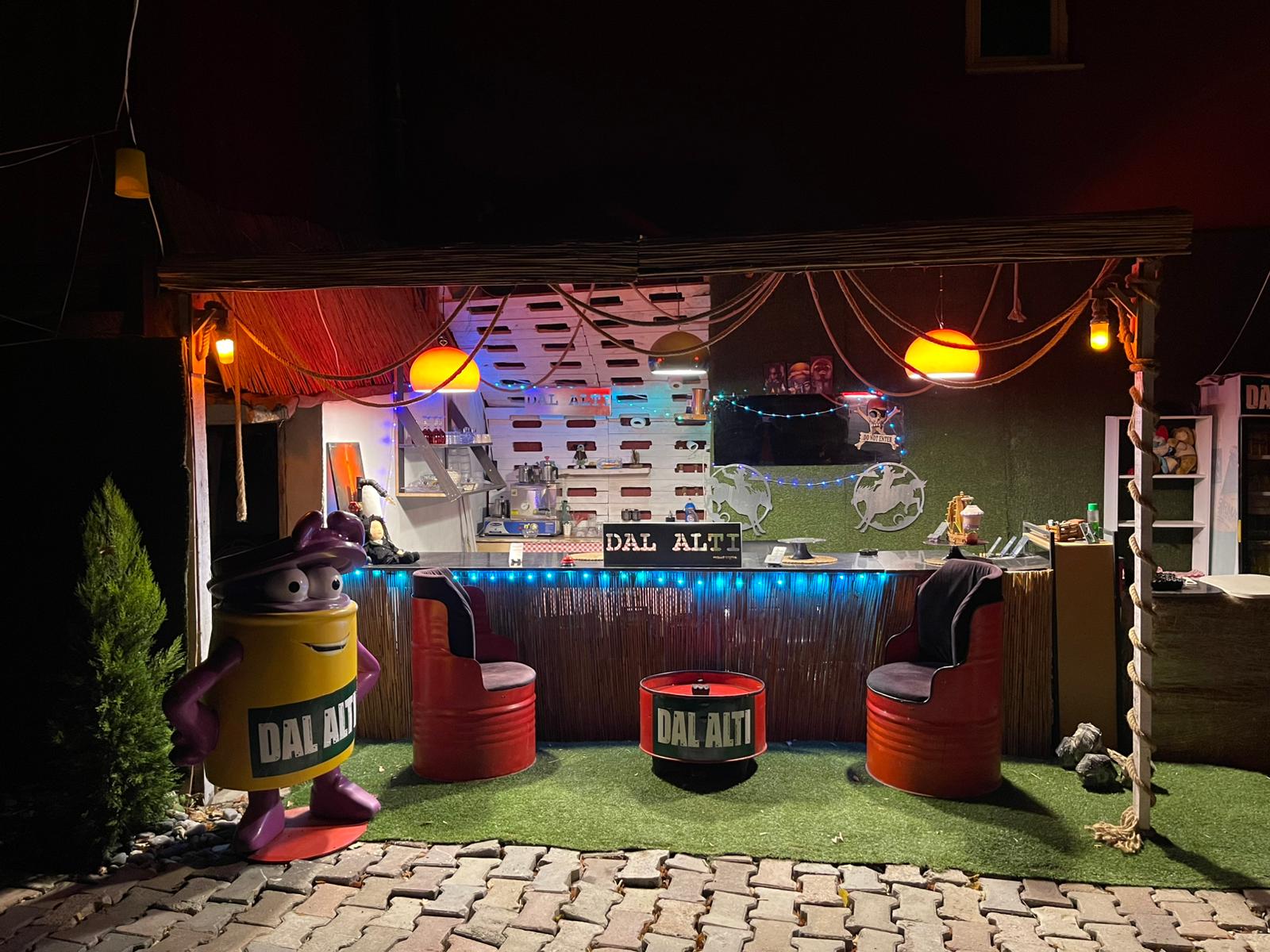 CAFFE & BAR